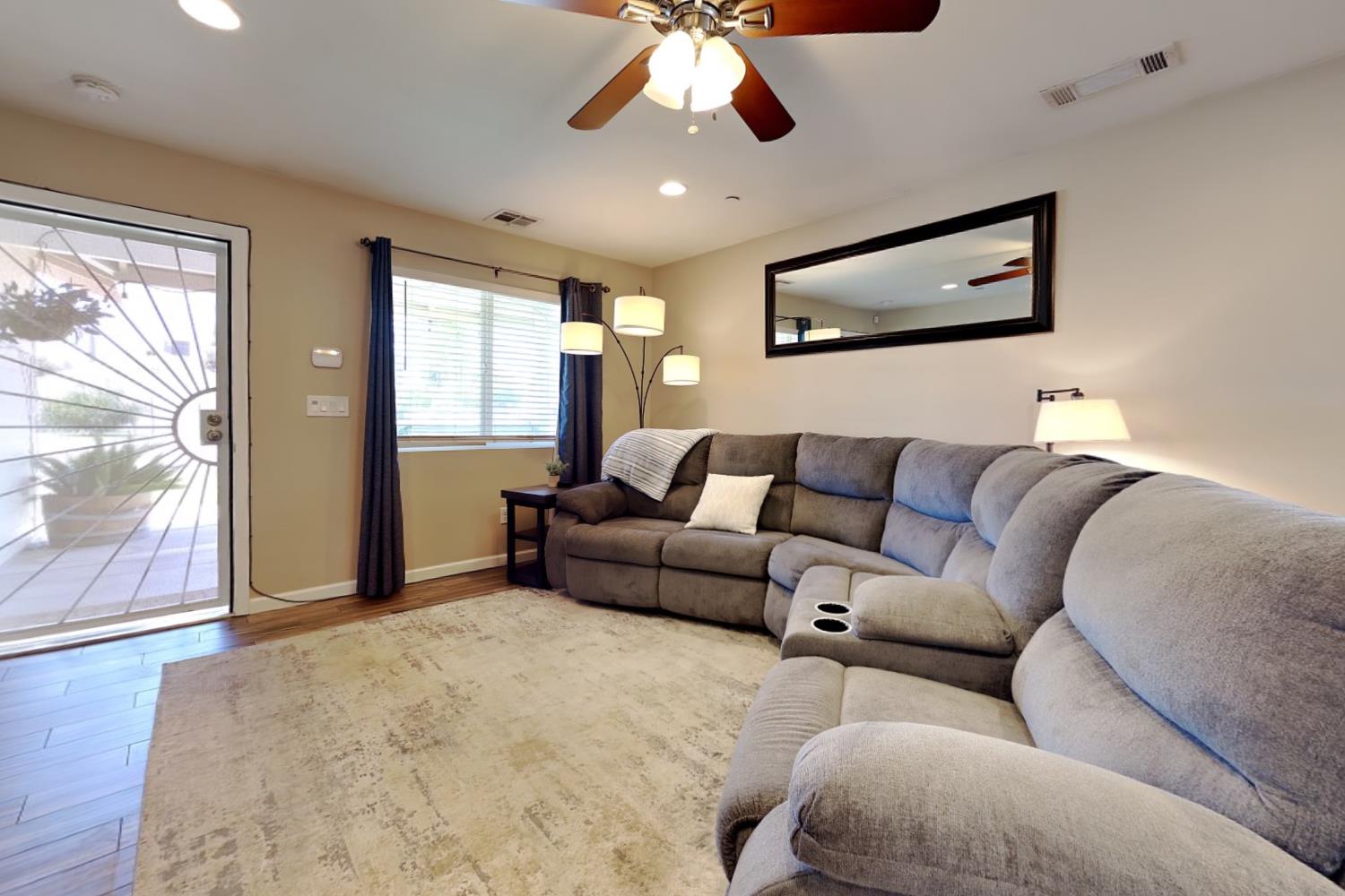 528 D St, Waterford, CA 95386
