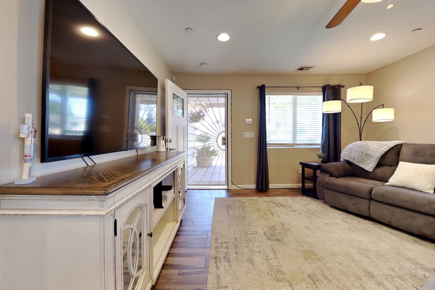 528 D St, Waterford, CA 95386