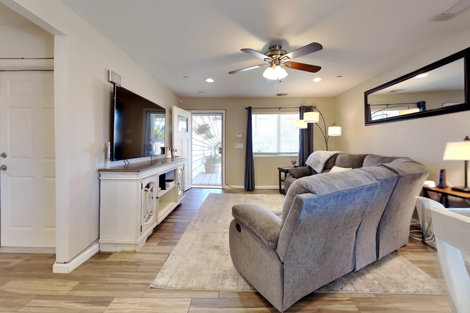 528 D St, Waterford, CA 95386