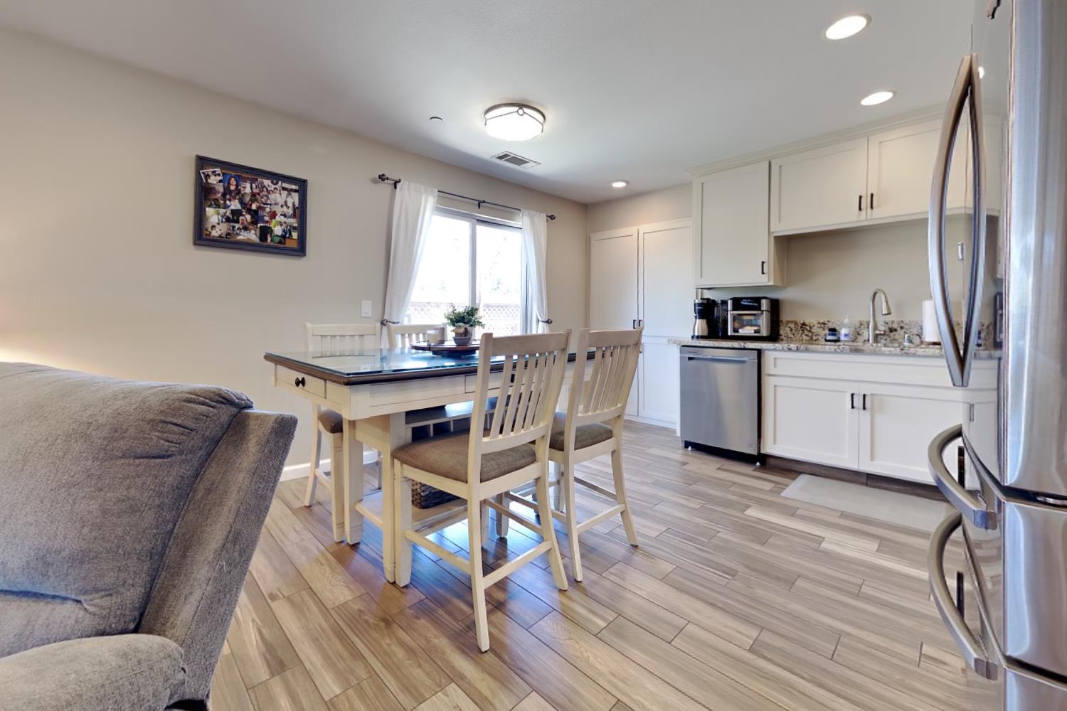 528 D St, Waterford, CA 95386