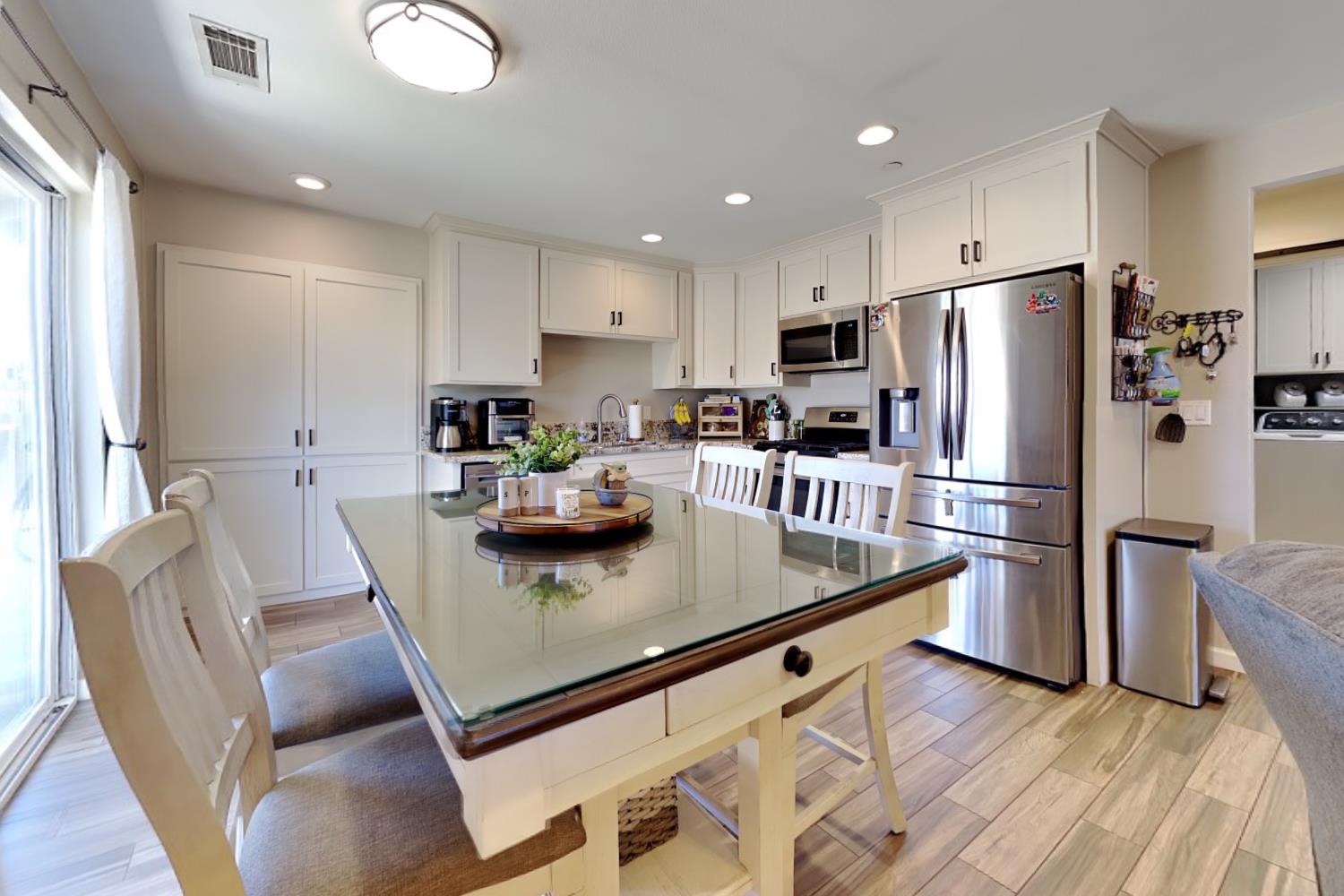 528 D St, Waterford, CA 95386