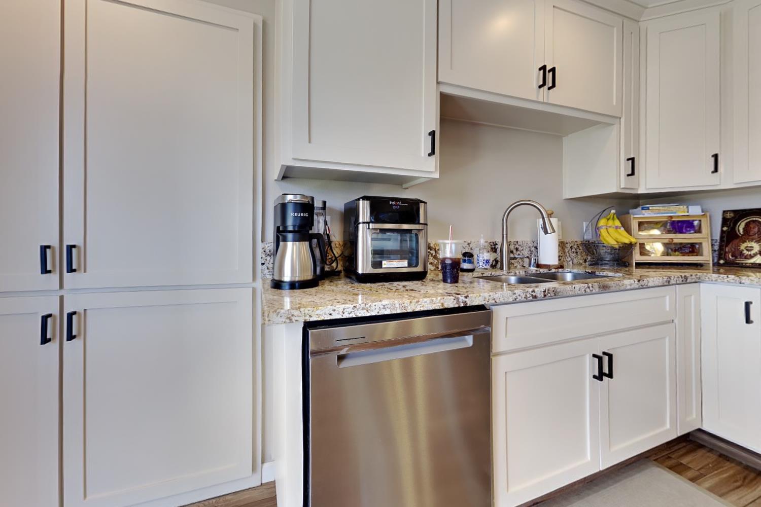 528 D St, Waterford, CA 95386