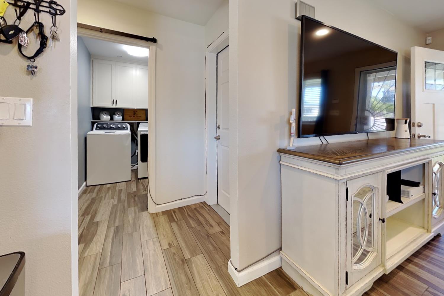 528 D St, Waterford, CA 95386