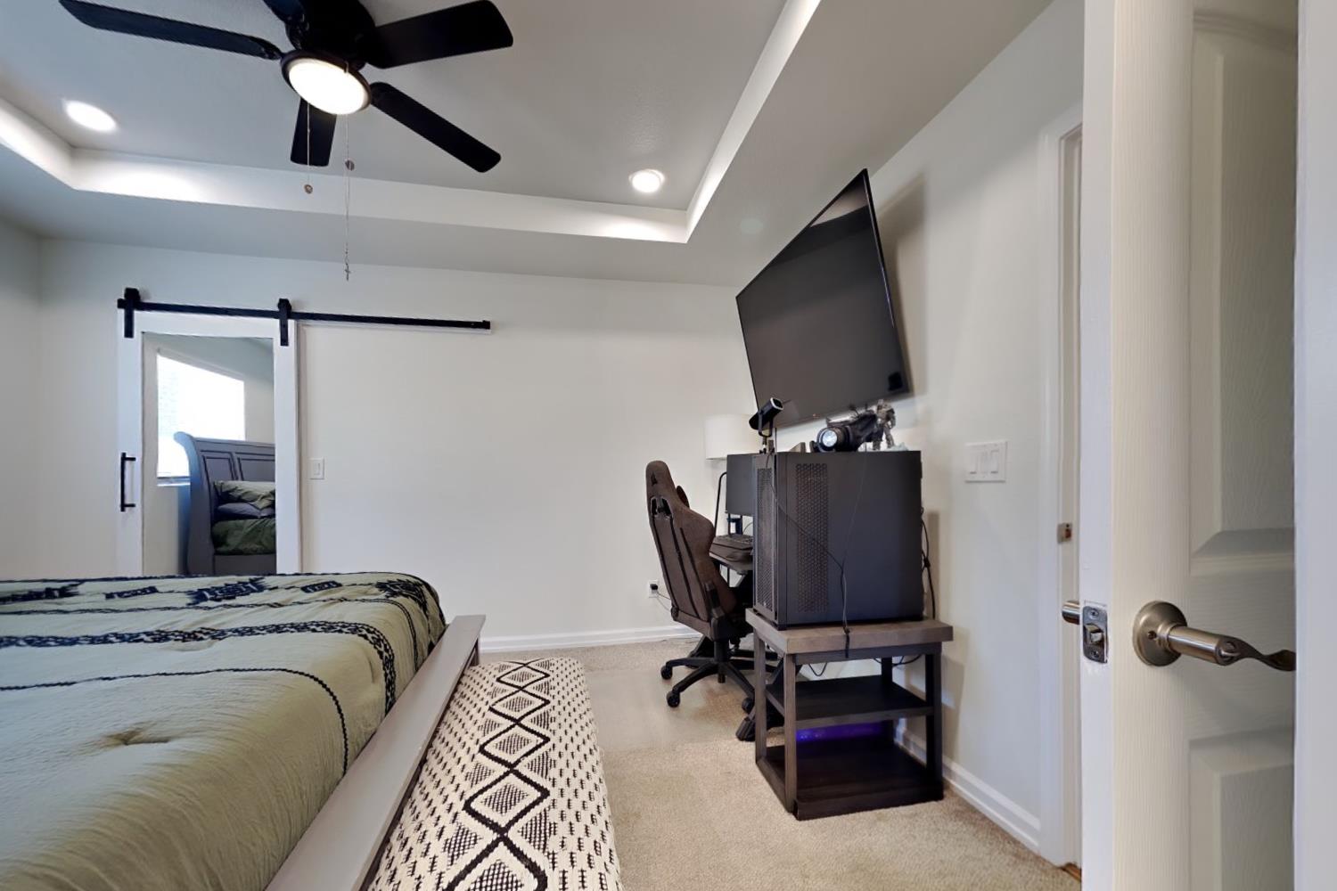528 D St, Waterford, CA 95386