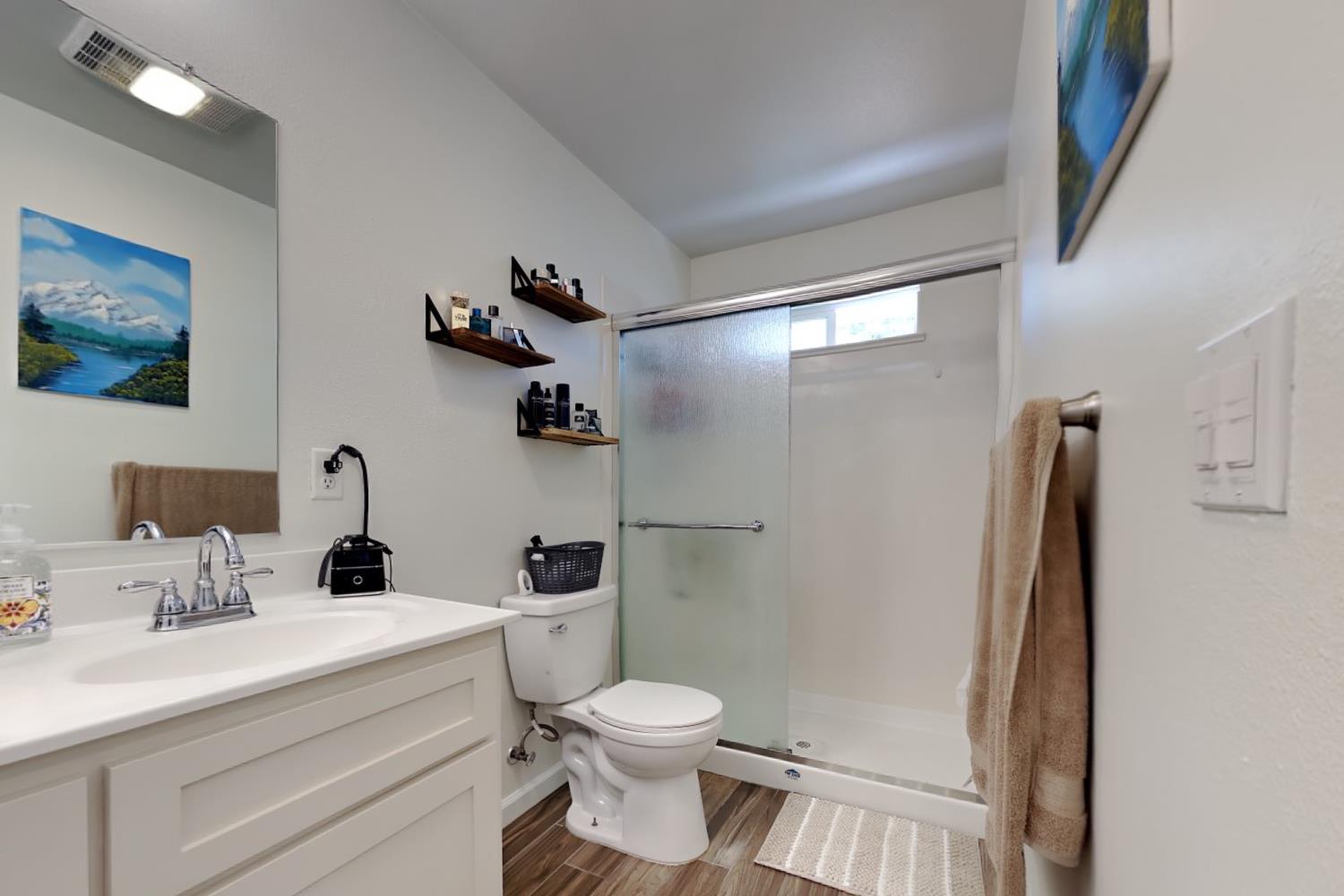 528 D St, Waterford, CA 95386