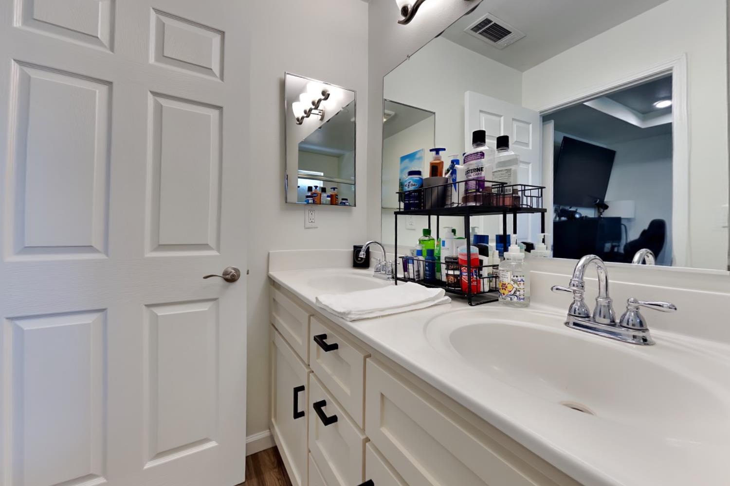 528 D St, Waterford, CA 95386