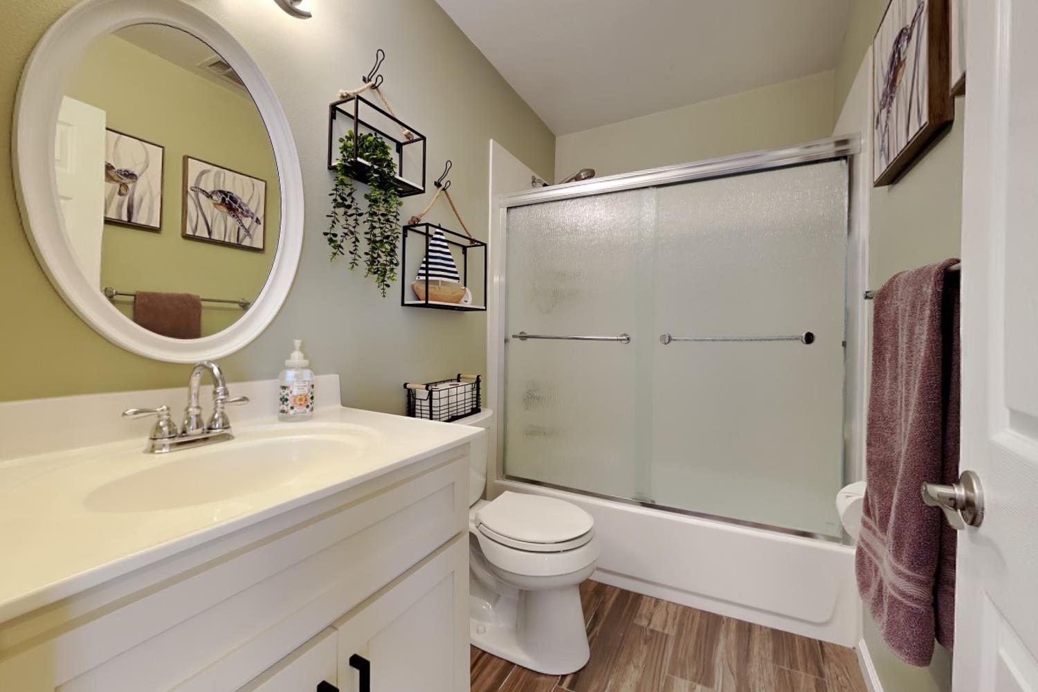 528 D St, Waterford, CA 95386