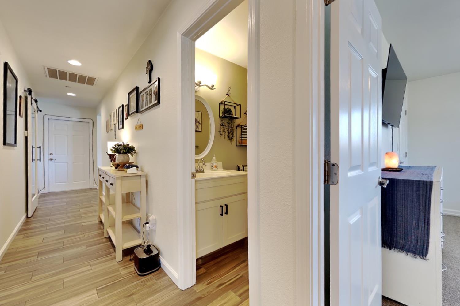 528 D St, Waterford, CA 95386