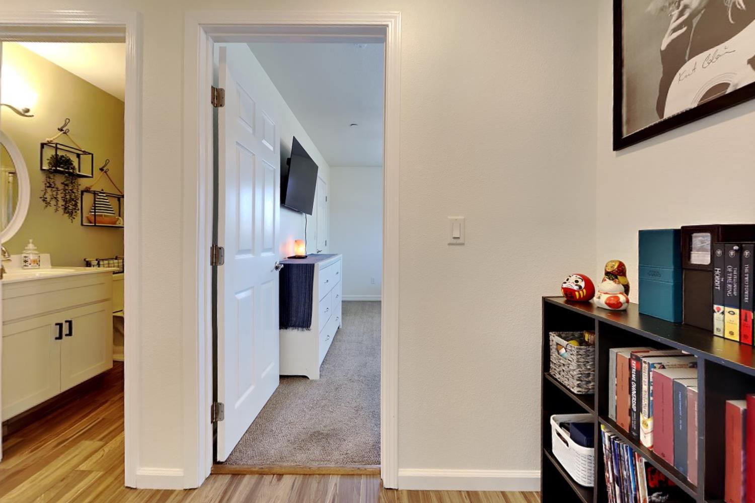 528 D St, Waterford, CA 95386