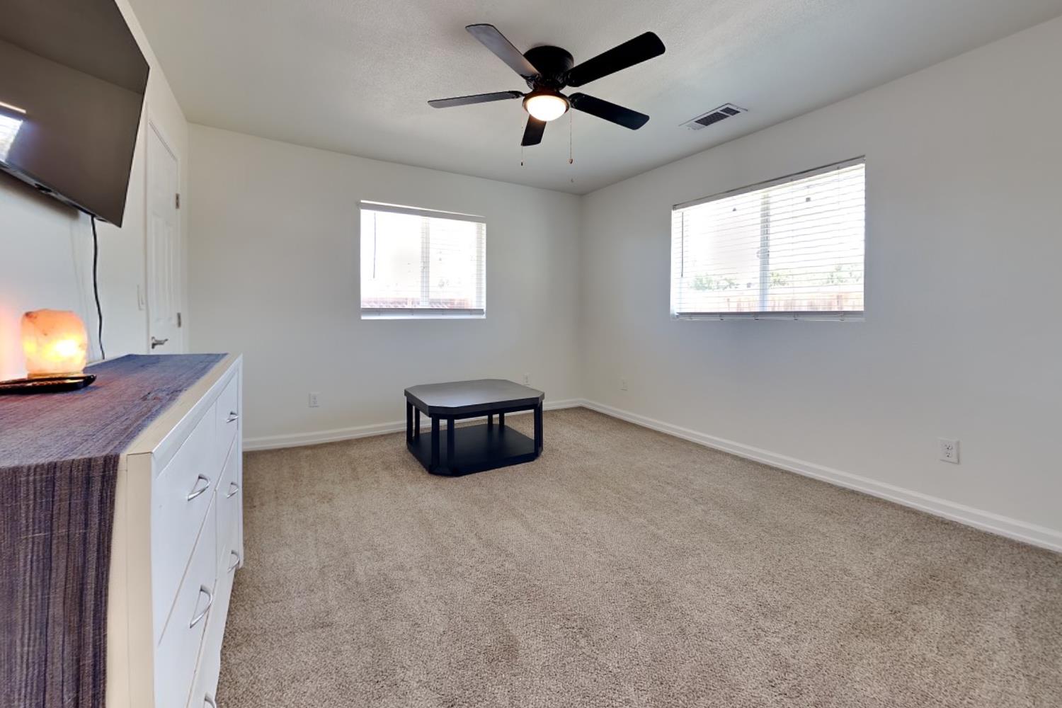 528 D St, Waterford, CA 95386