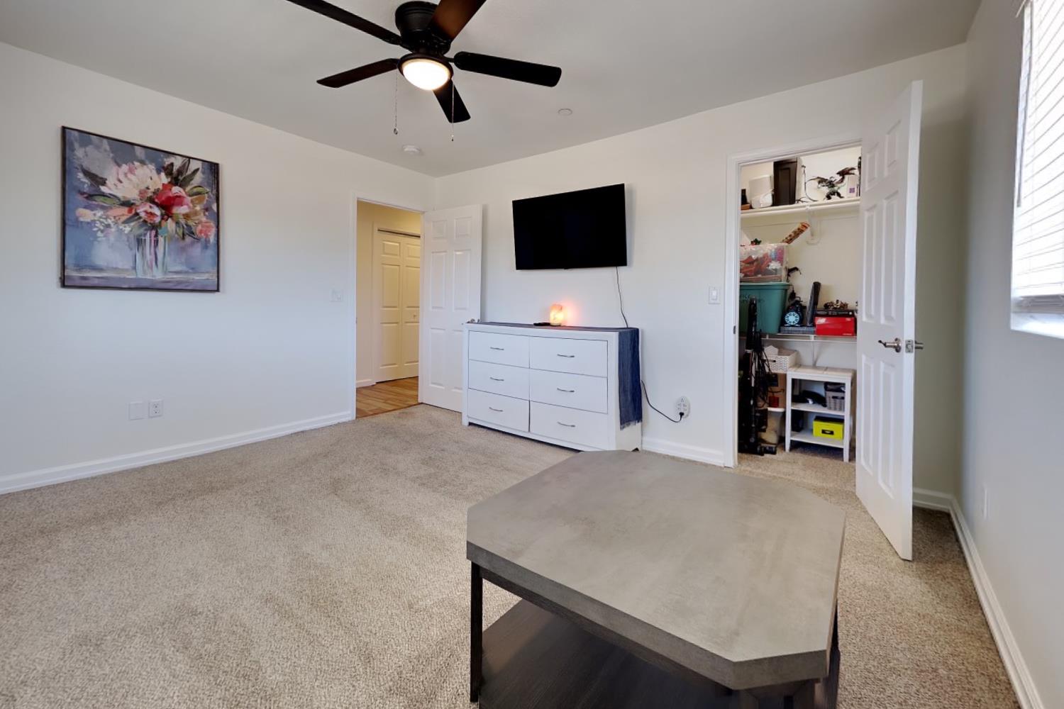 528 D St, Waterford, CA 95386