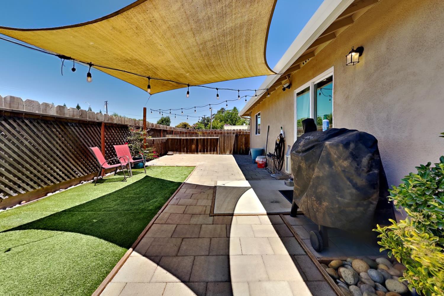 528 D St, Waterford, CA 95386