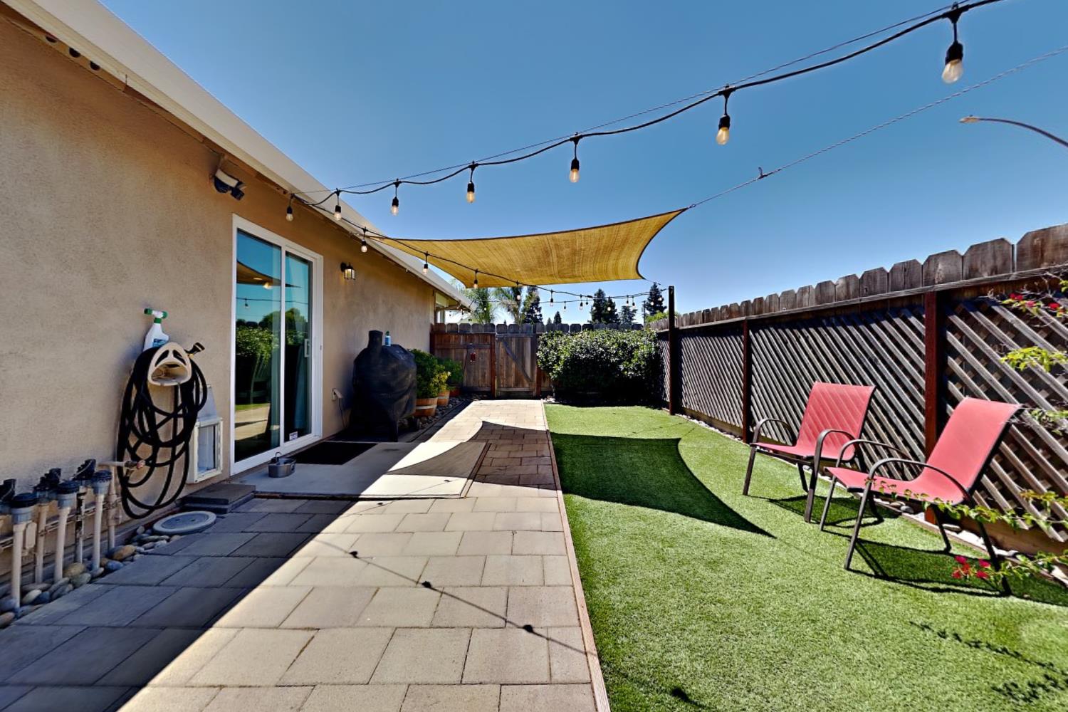 528 D St, Waterford, CA 95386