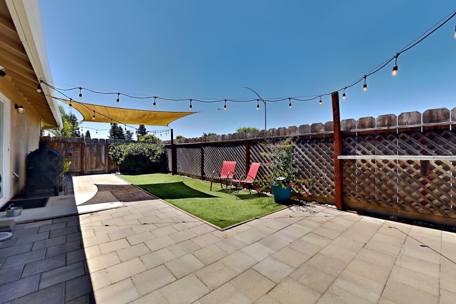 528 D St, Waterford, CA 95386