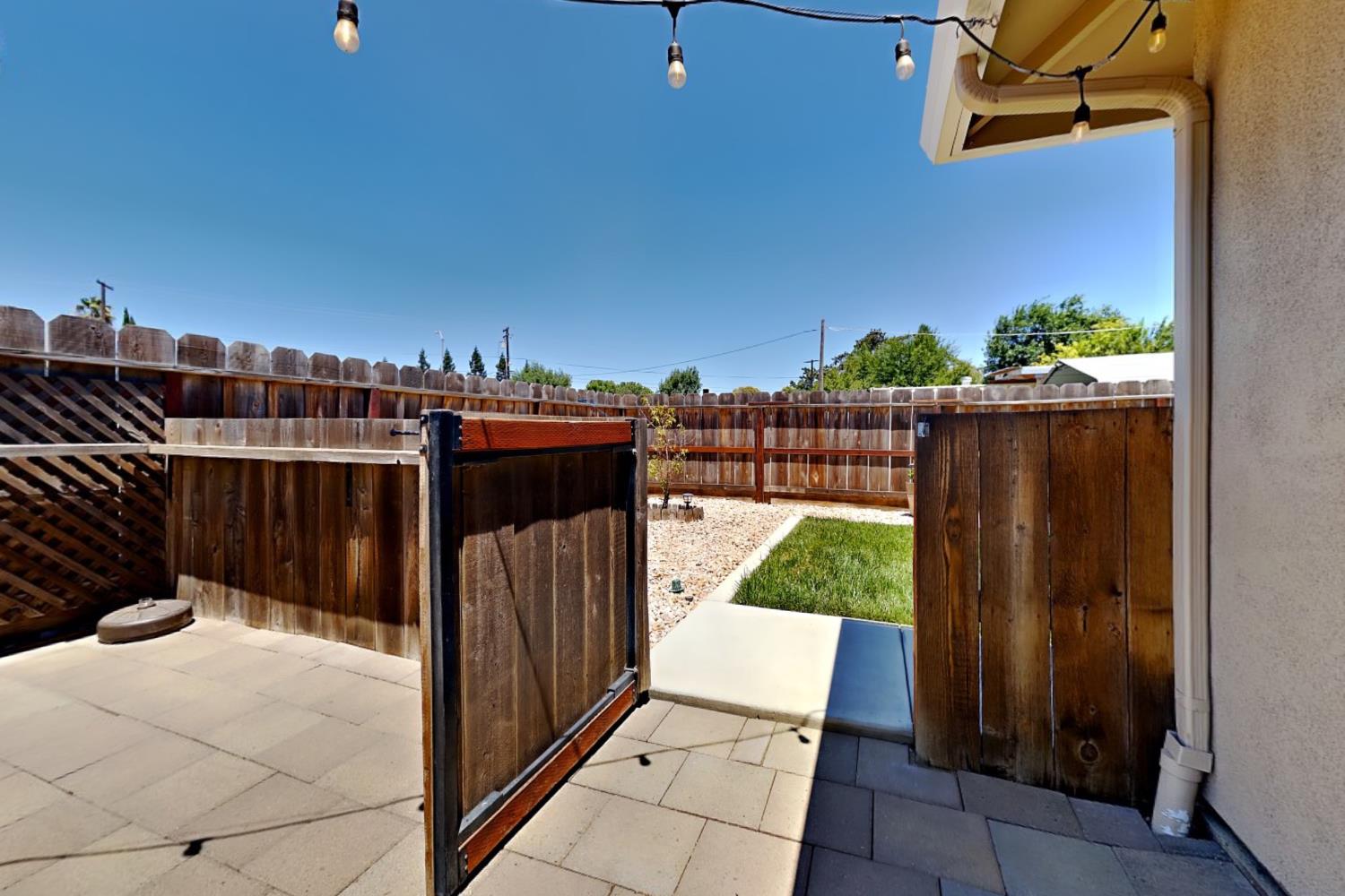 528 D St, Waterford, CA 95386