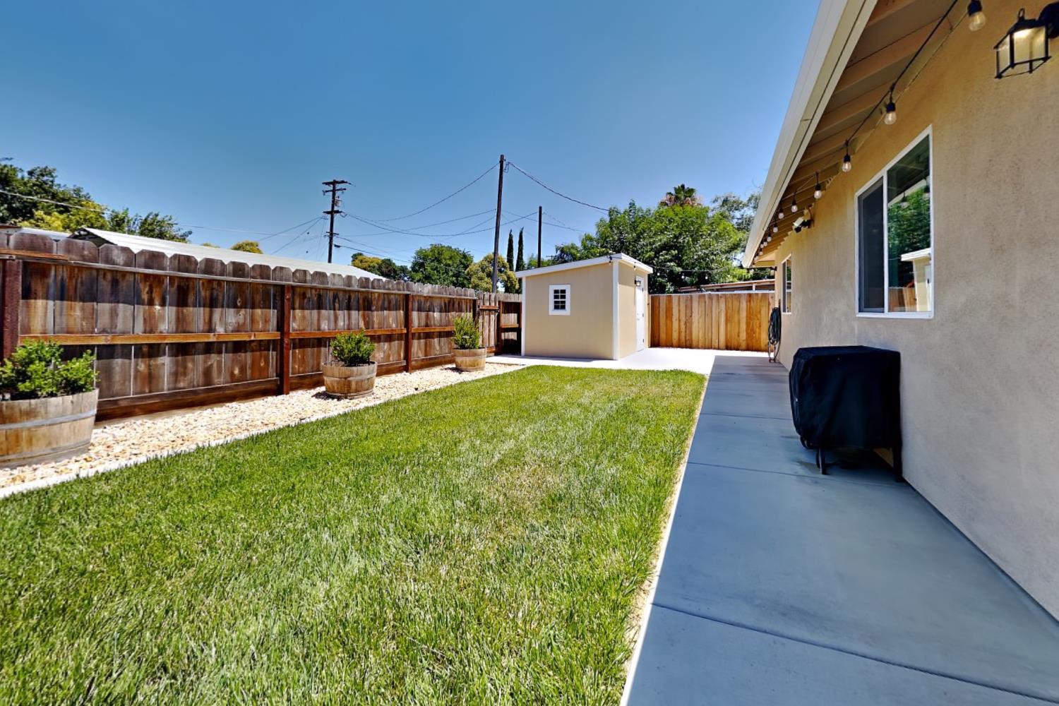 528 D St, Waterford, CA 95386