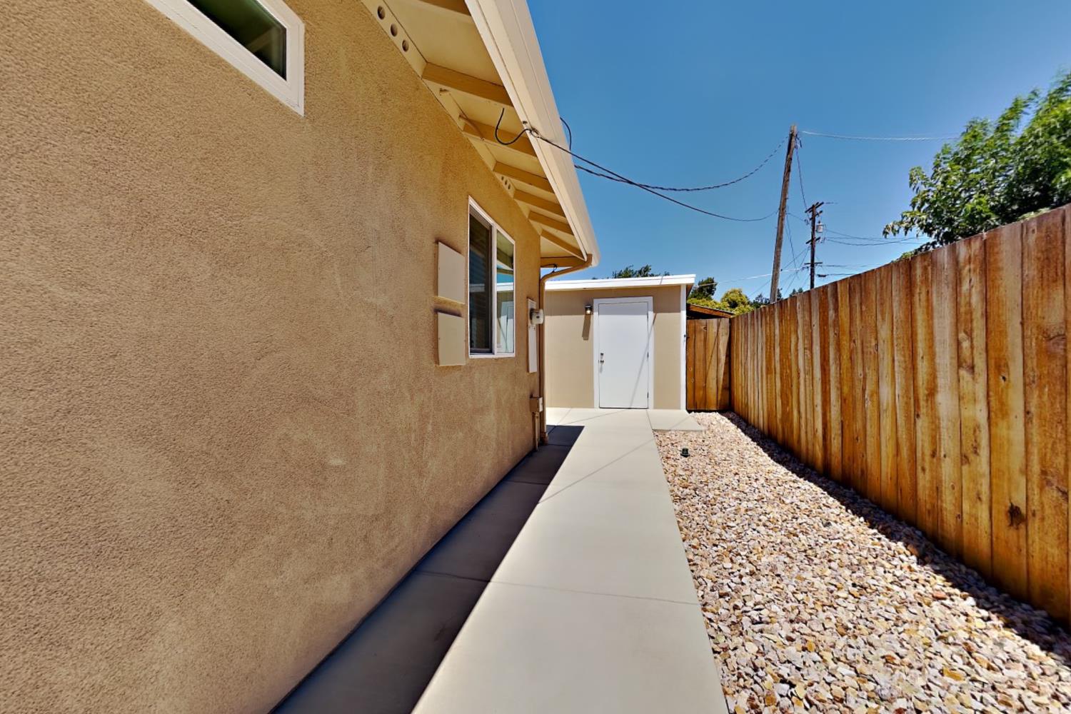 528 D St, Waterford, CA 95386