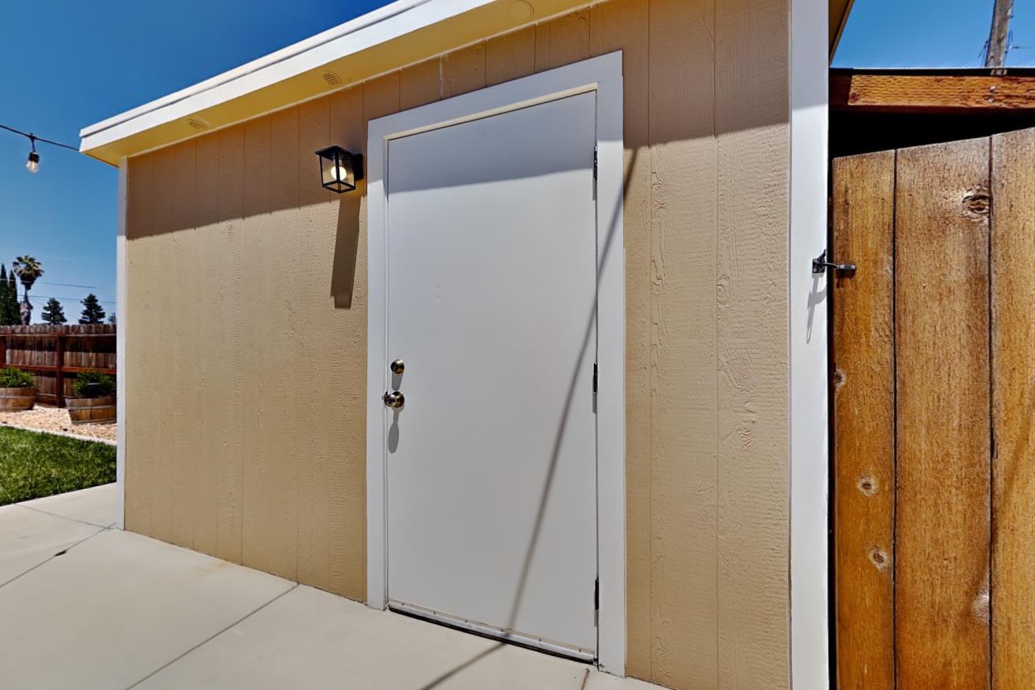 528 D St, Waterford, CA 95386
