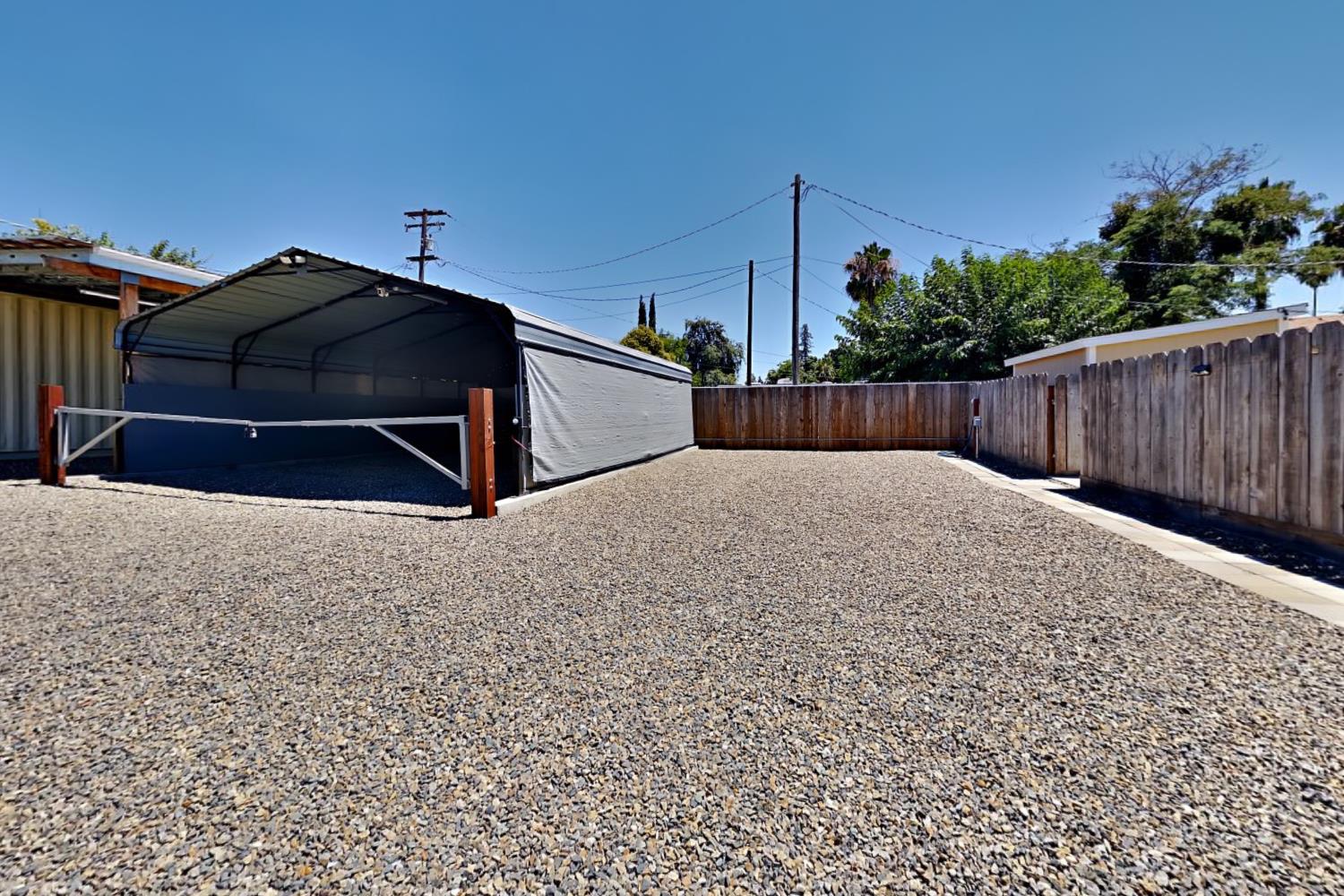 528 D St, Waterford, CA 95386