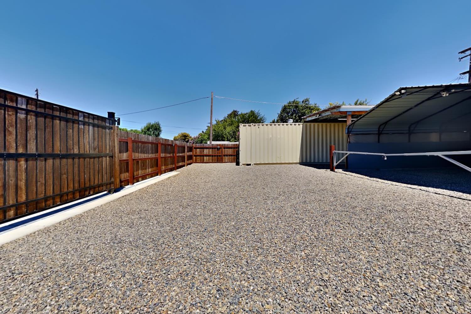 528 D St, Waterford, CA 95386