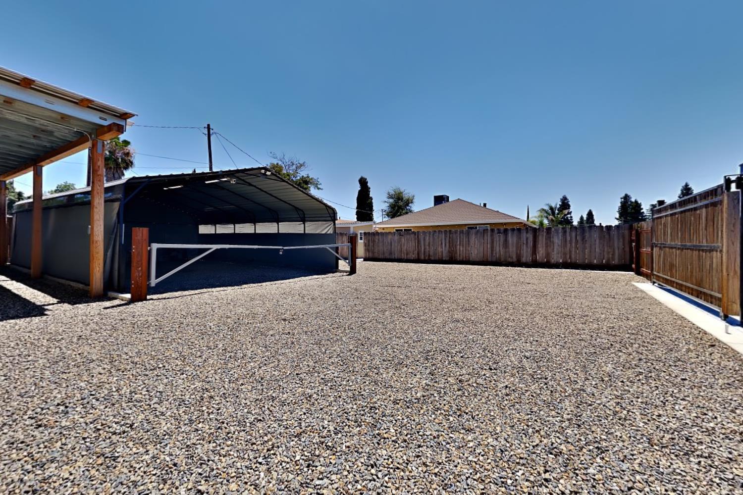 528 D St, Waterford, CA 95386