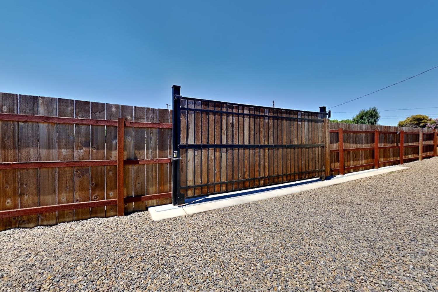 528 D St, Waterford, CA 95386