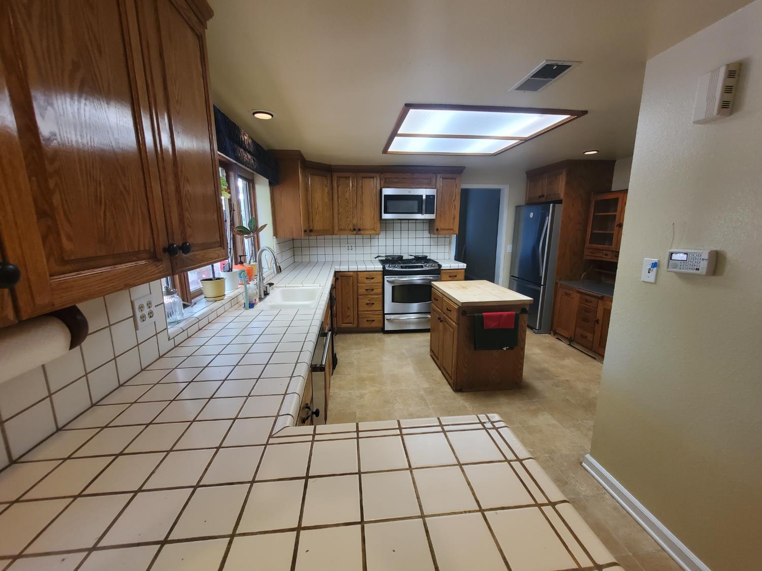 1020 Sycamore Ave, Modesto, CA 95350
