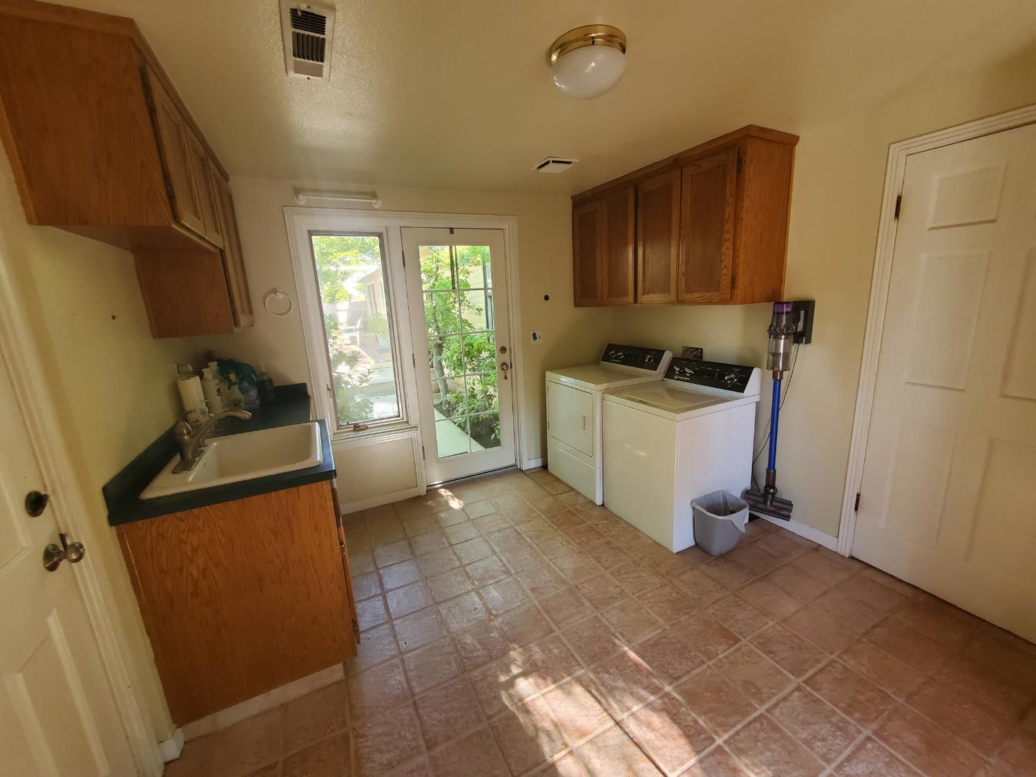 1020 Sycamore Ave, Modesto, CA 95350