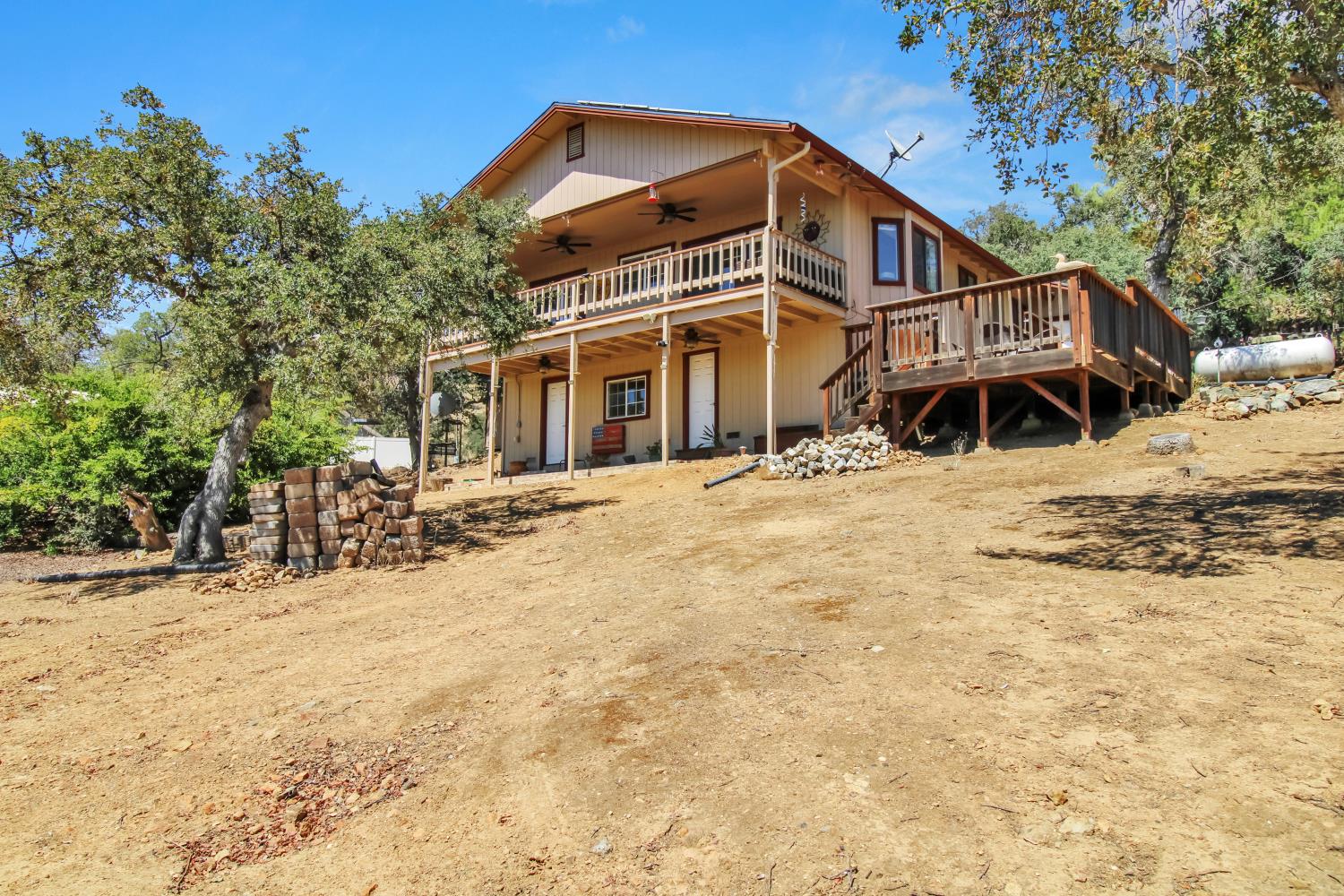 5270 Arbolada Dr, La Grange, CA 95329