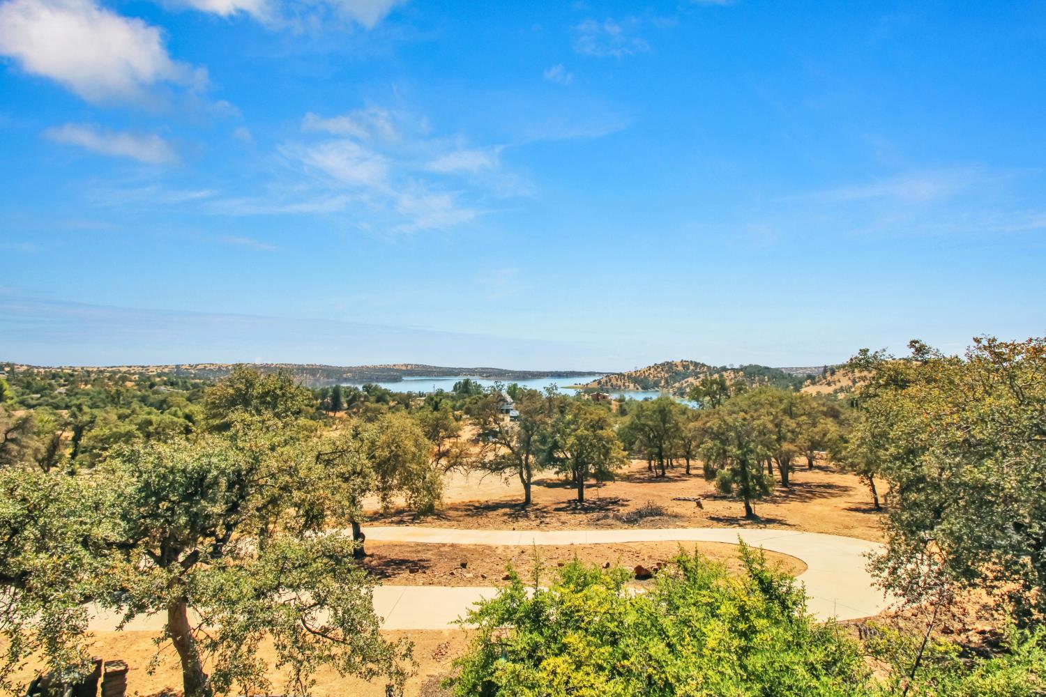 5270 Arbolada Dr, La Grange, CA 95329