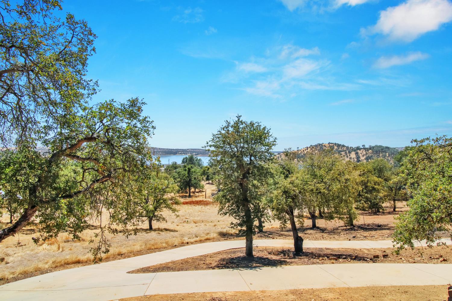 5270 Arbolada Dr, La Grange, CA 95329