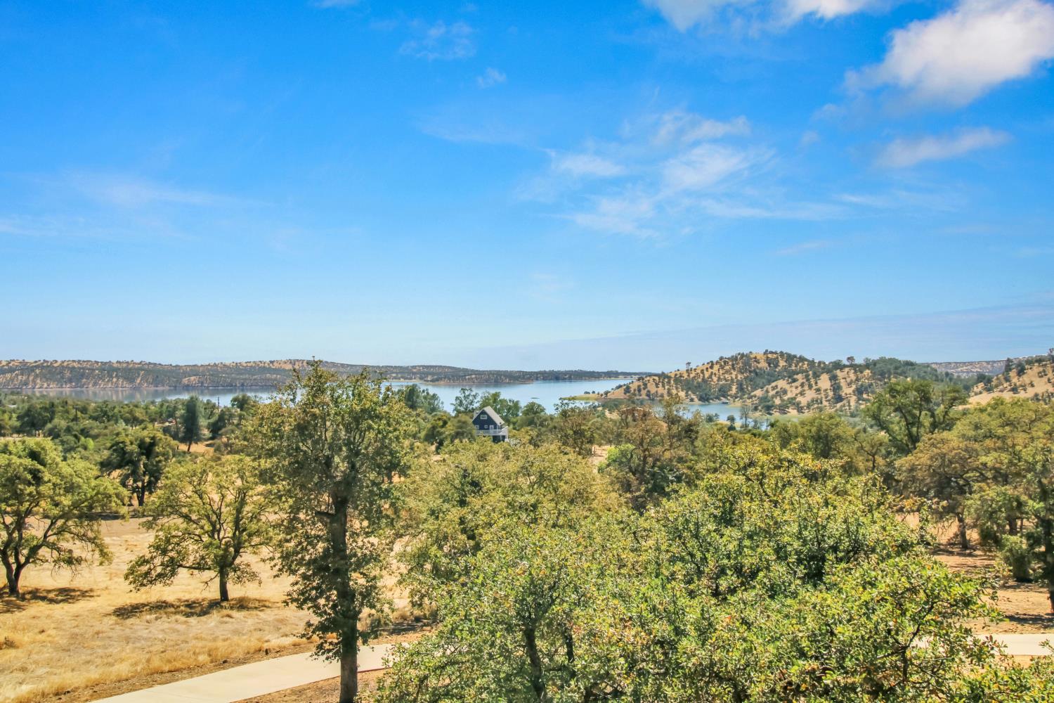 5270 Arbolada Dr, La Grange, CA 95329
