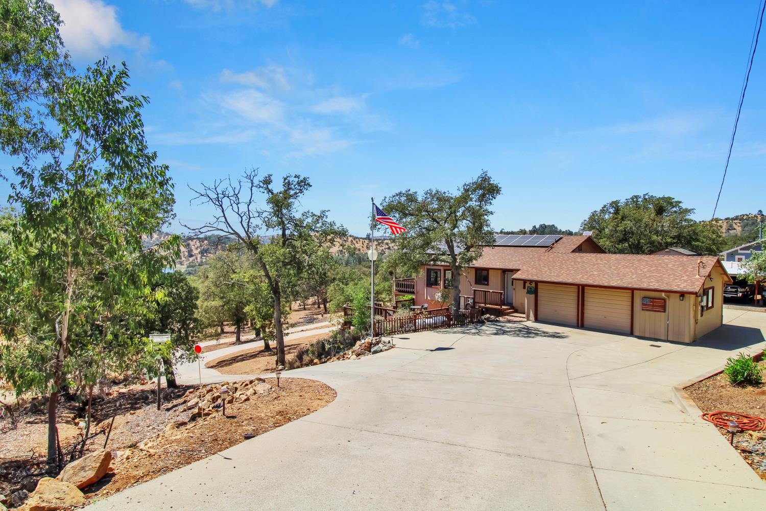 5270 Arbolada Dr, La Grange, CA 95329