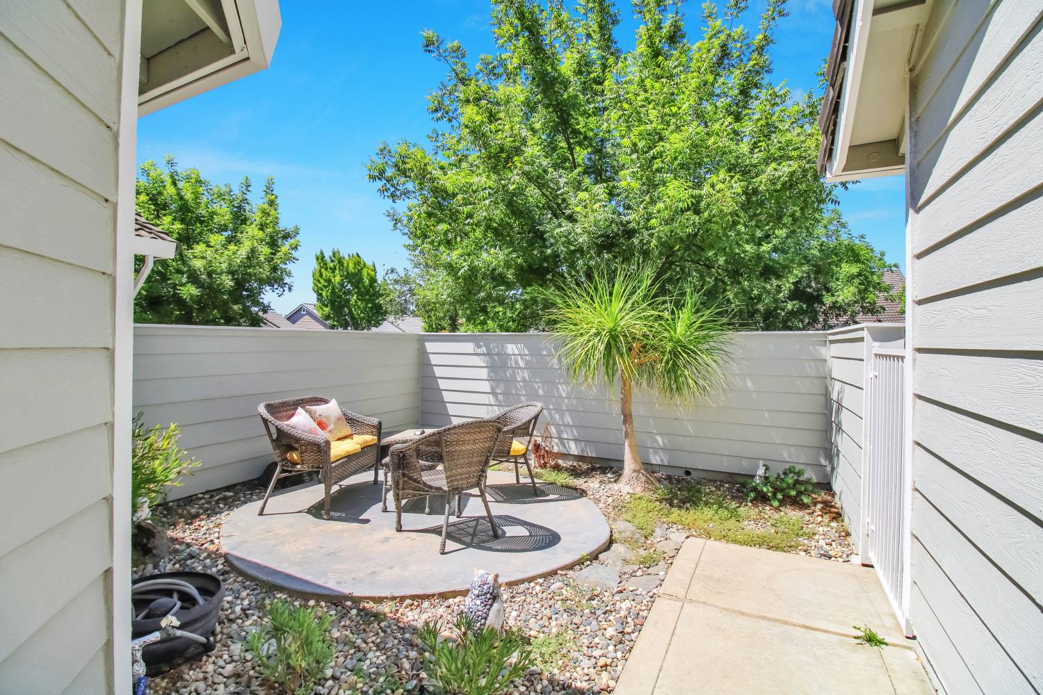 2340 St Lawrence Ln, Modesto, CA 95356