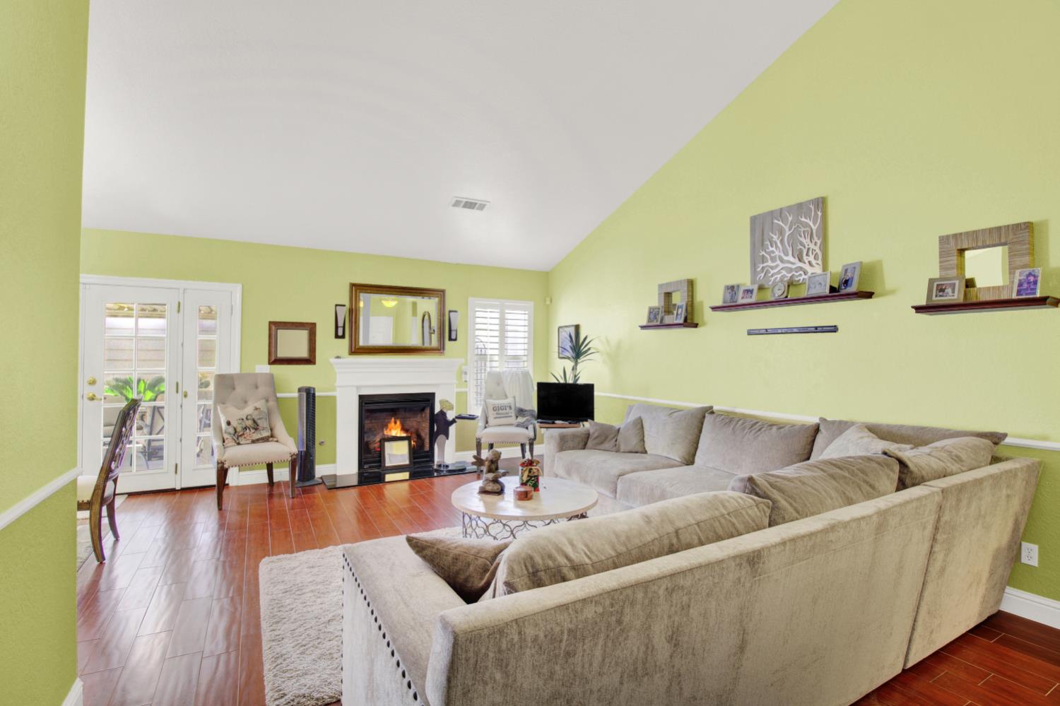 2340 St Lawrence Ln, Modesto, CA 95356