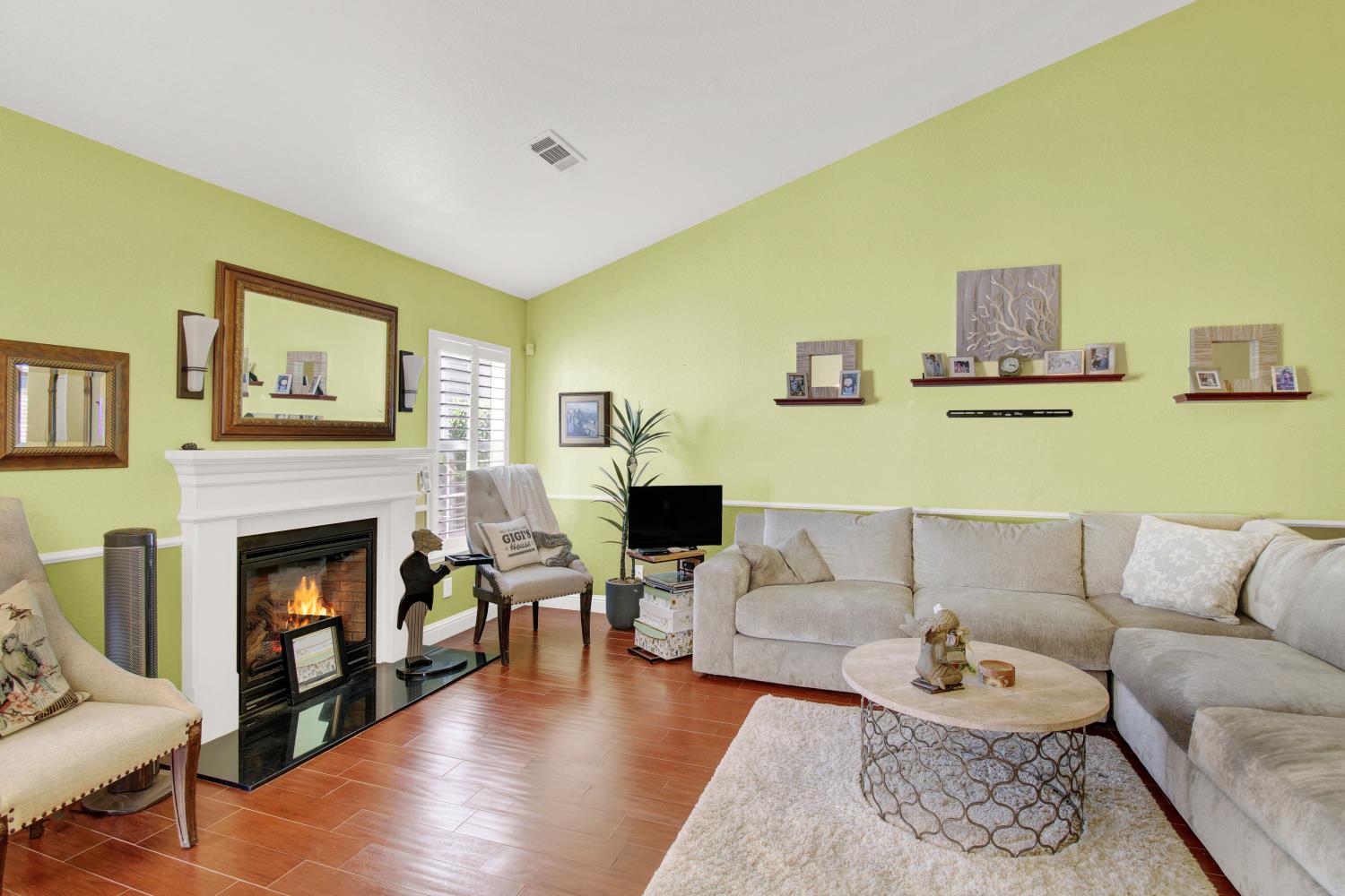 2340 St Lawrence Ln, Modesto, CA 95356