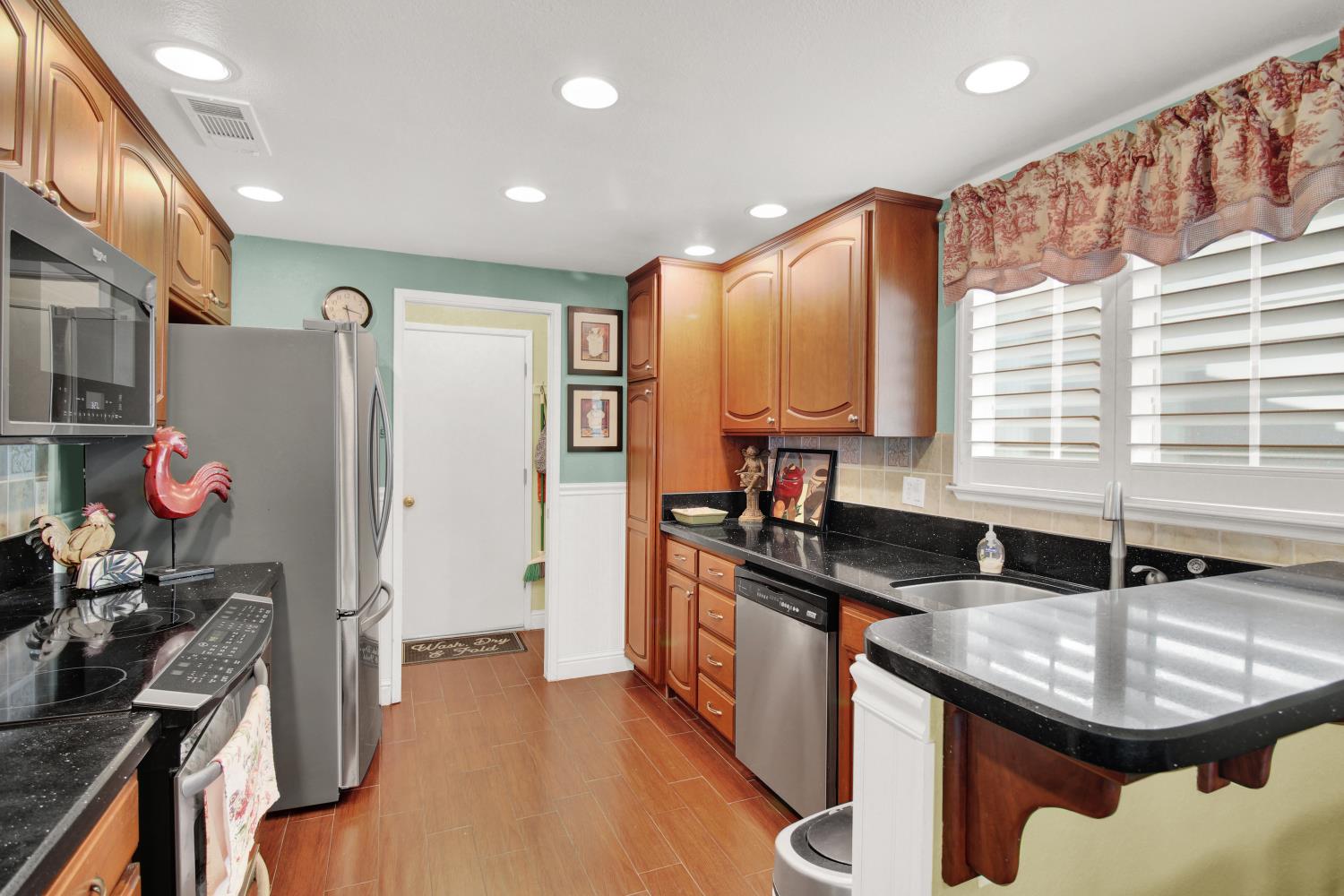 2340 St Lawrence Ln, Modesto, CA 95356