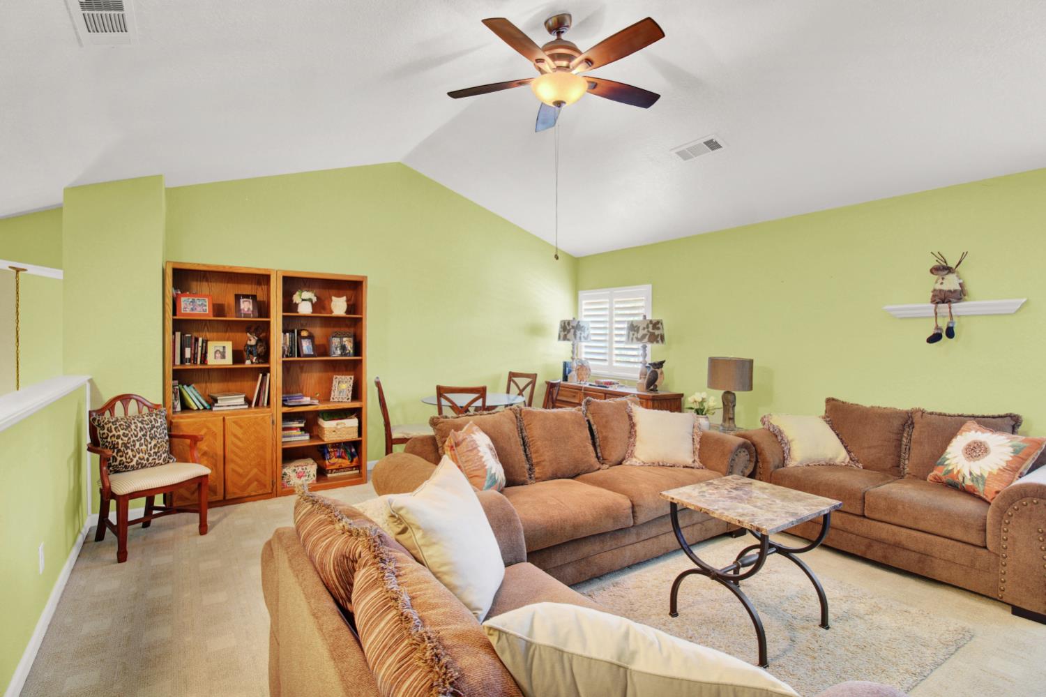 2340 St Lawrence Ln, Modesto, CA 95356