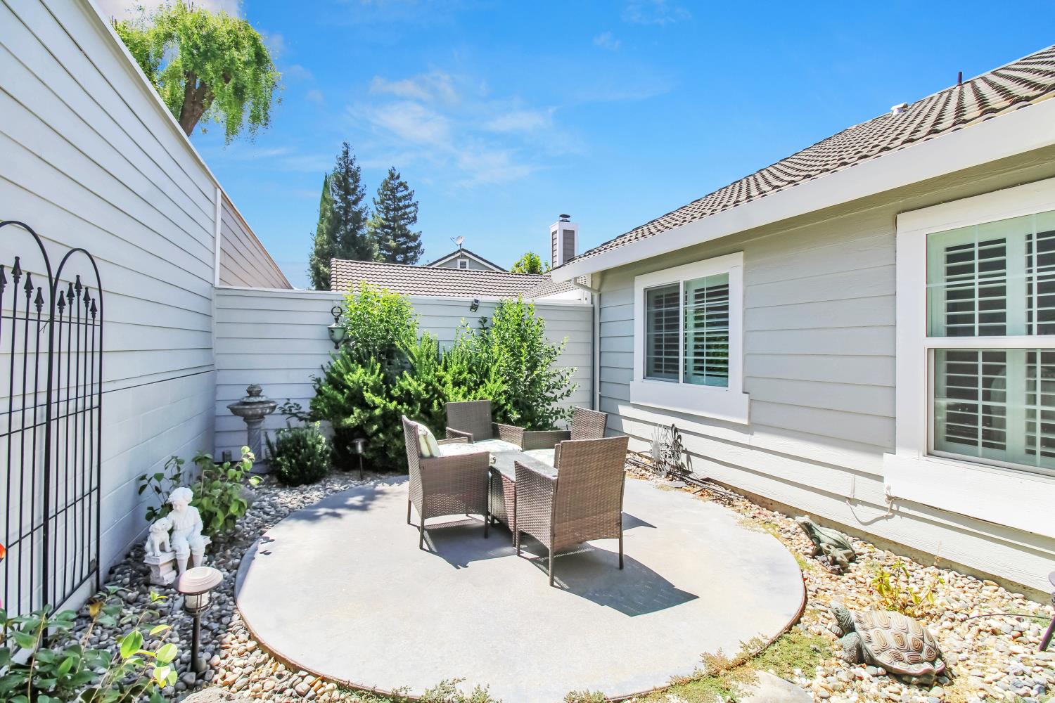2340 St Lawrence Ln, Modesto, CA 95356
