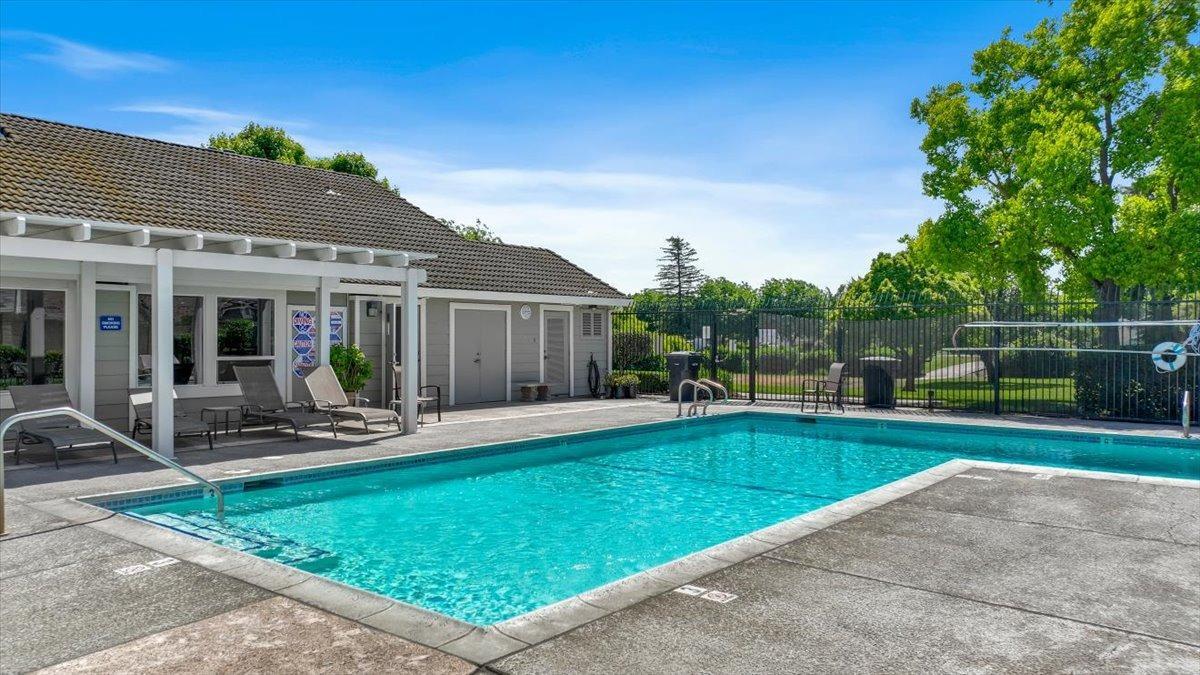 2340 St Lawrence Ln, Modesto, CA 95356