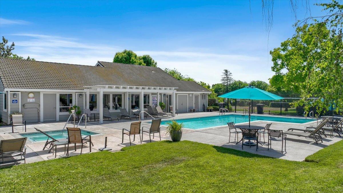 2340 St Lawrence Ln, Modesto, CA 95356
