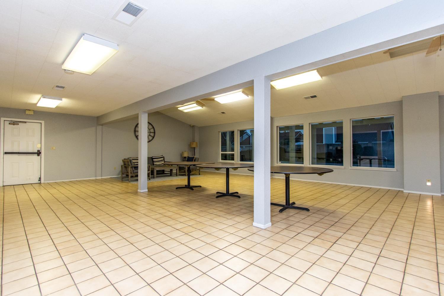 2340 St Lawrence Ln, Modesto, CA 95356