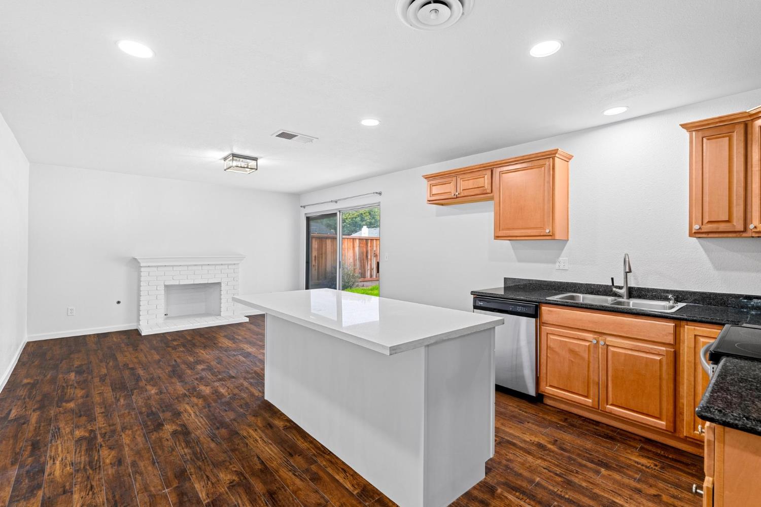 4021 Creamery Way, Modesto, CA 95356