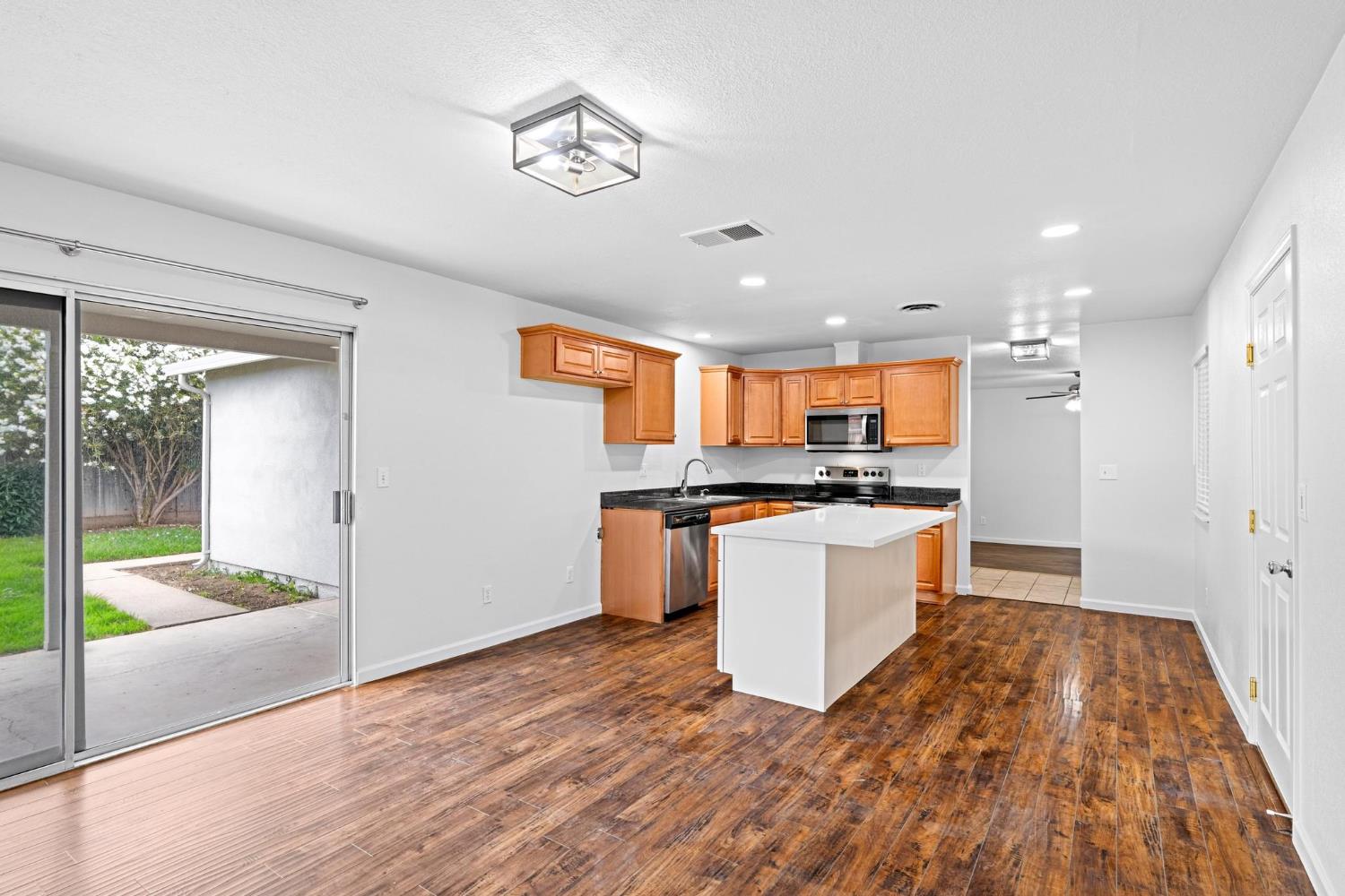 4021 Creamery Way, Modesto, CA 95356