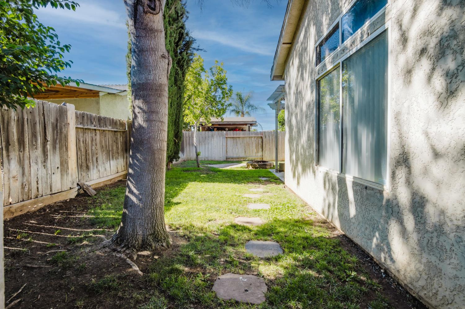102 S Benicia St, Planada, CA 95365