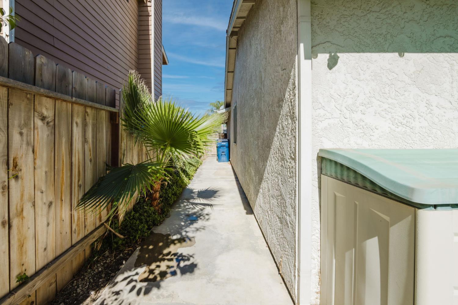 102 S Benicia St, Planada, CA 95365