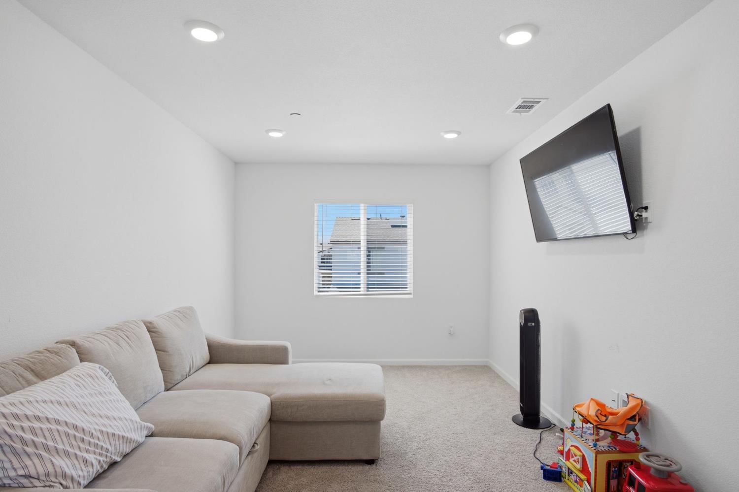 6415 Moss Creek Ct, Riverbank, CA 95367