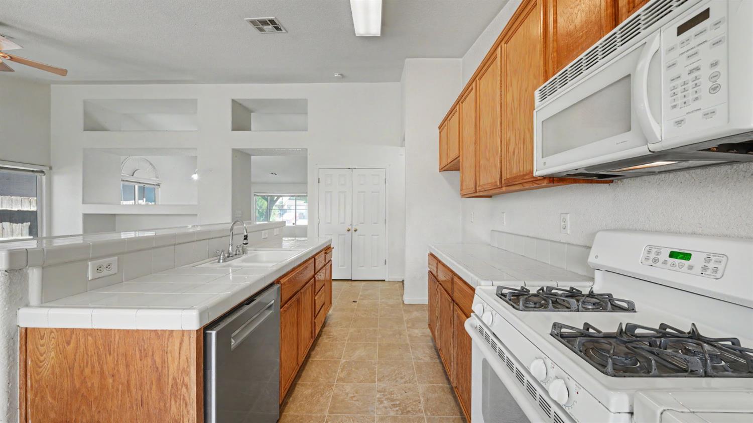 2204 W Sweet Water Ct, Merced, CA 95348