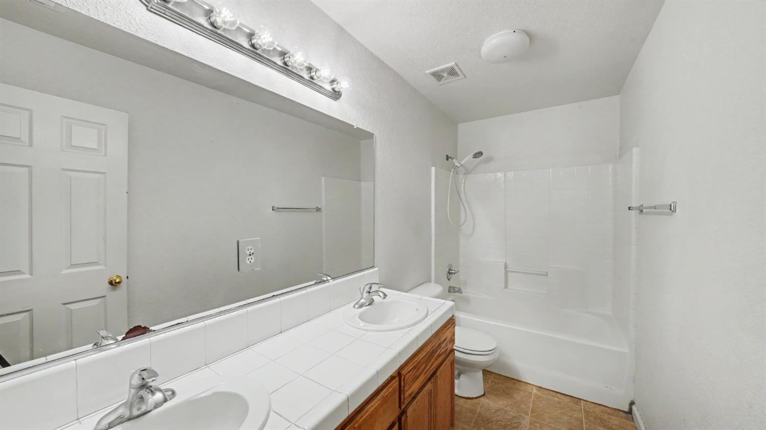 2204 W Sweet Water Ct, Merced, CA 95348