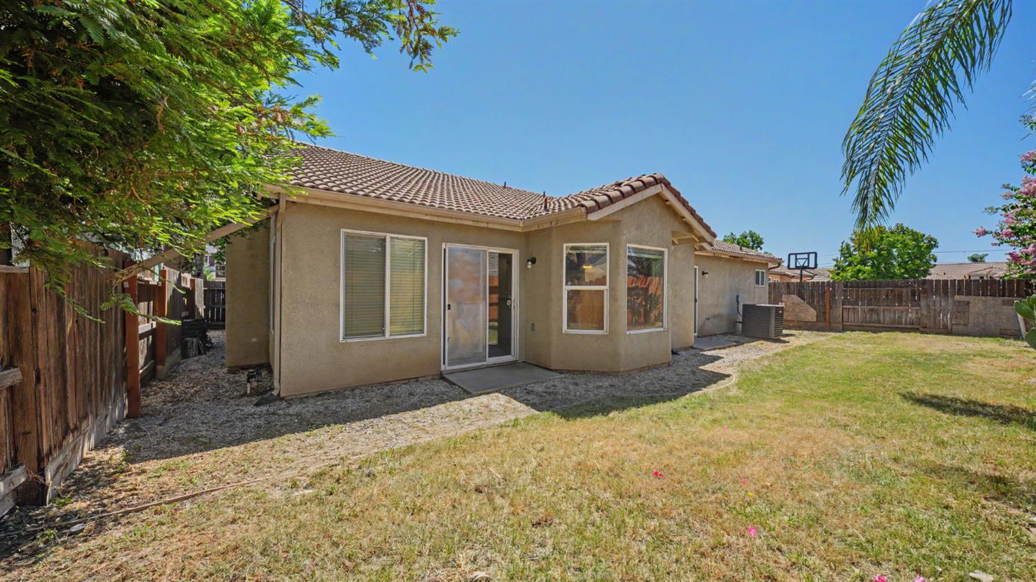 2204 W Sweet Water Ct, Merced, CA 95348